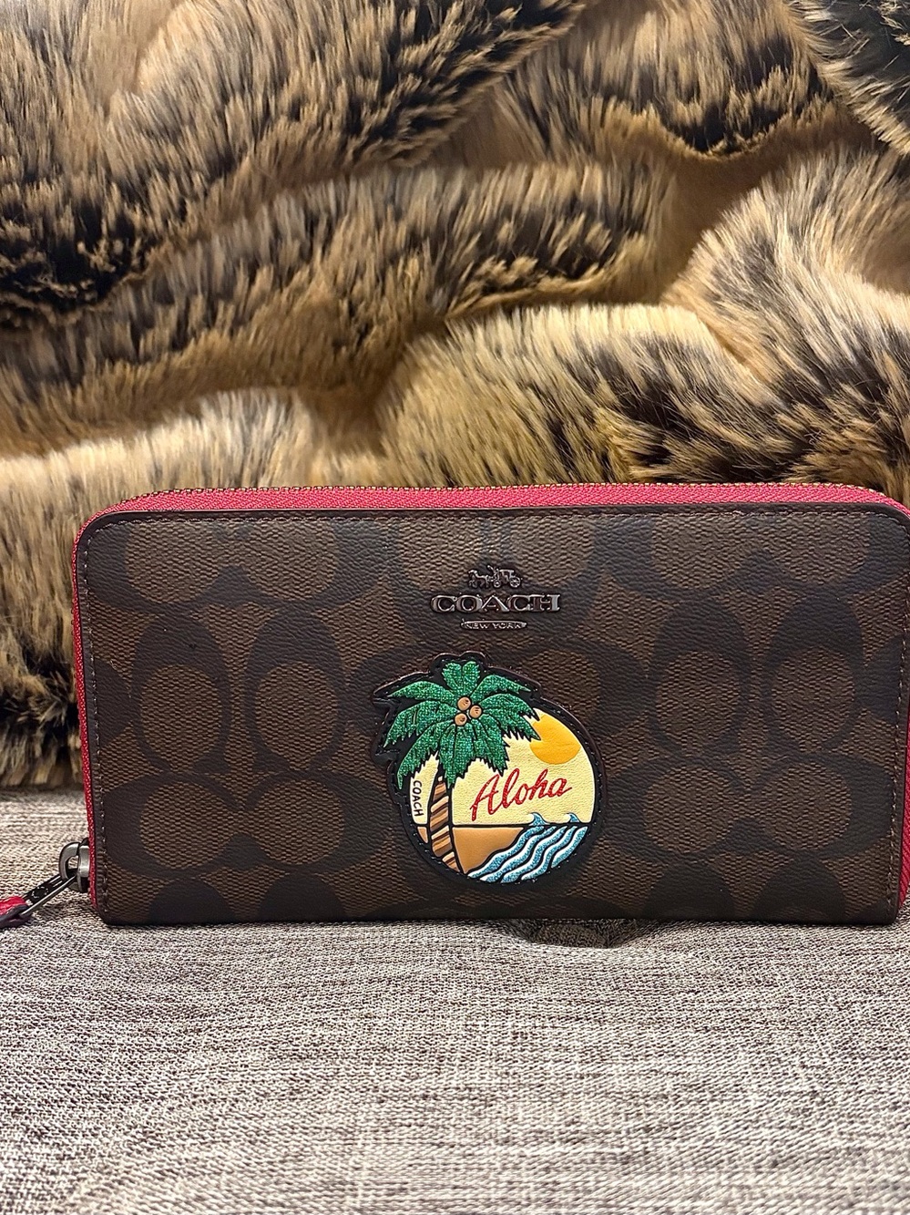 RARE NWT Coach Brown Signature Hawaiian Motif Accordian Zip Wallet ~ #F31167
